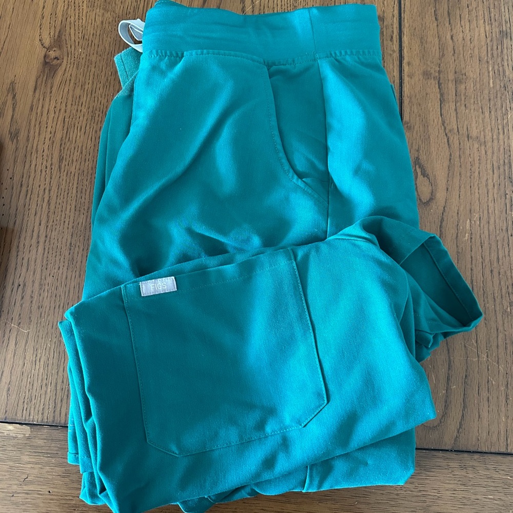 Figs “THE SET” : Catarina One Pocket Scrub Top L + Zamora Jogger Scrub Pants LP